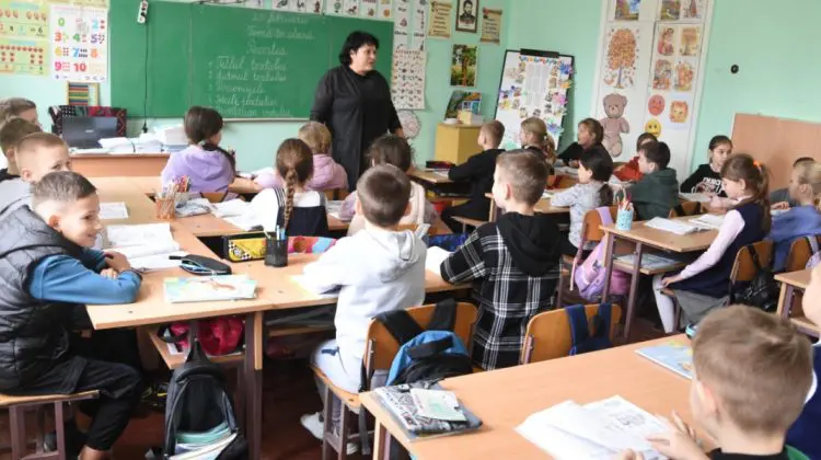 Socialiștii propun oprirea procesului de închidere a școlilor mici din țară