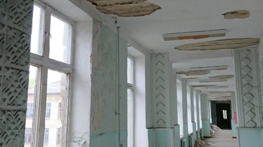 Reabilitarea Gimnaziului nr. 52 din capitală, blocată. Primăria spune că Ministerul Educației întârzie decizia