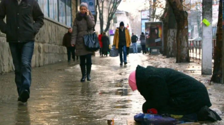 Oamenii, îndemnați să anunțe autoritățile despre persoanele fără adăpost