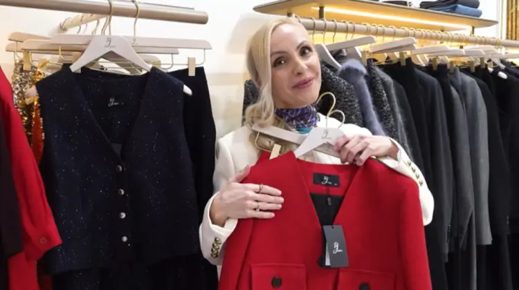 Noua colecție J’Adore, prezentată de Xenia Bugneac: pasteluri, tweed și catifea pentru sărbători