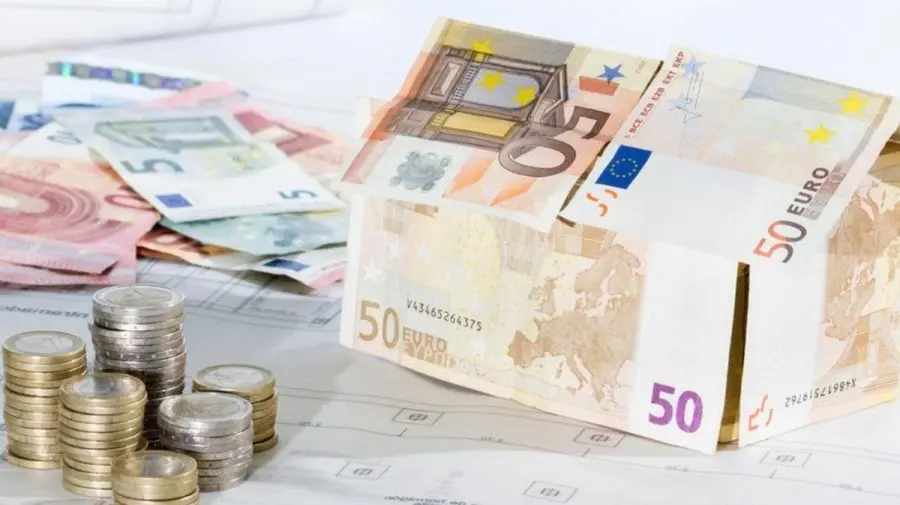 Curs valutar 16 decembrie: Cât valorează un euro și un dolar