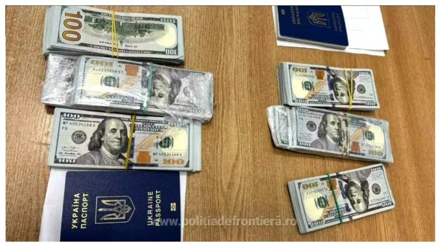 Descoperire la Vama României: două ucrainence au ascuns 60.000 dolari în cizme