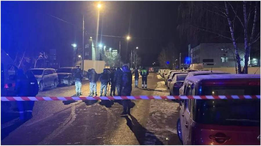 Mașină aruncată în aer la Moscova, pe strada unde acum câteva zile a fost ucis generalul Sarvarov. Doi polițiști ar fi murit