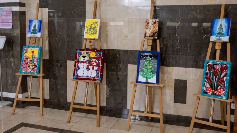 Empatie și diversitate: elevii își prezintă lucrările în Parlament de Ziua Persoanelor cu Dizabilități