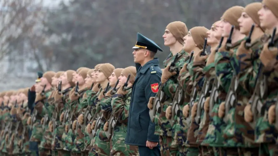 FOTO Eveniment festiv la Garnizoana Chişinău. Tinerii soldați au depus Jurământul militar