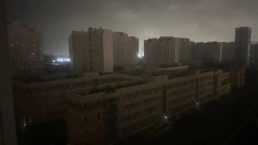 VIDEO Explozie și incendiu în Oriol, alimentarea cu energie electrică afectată