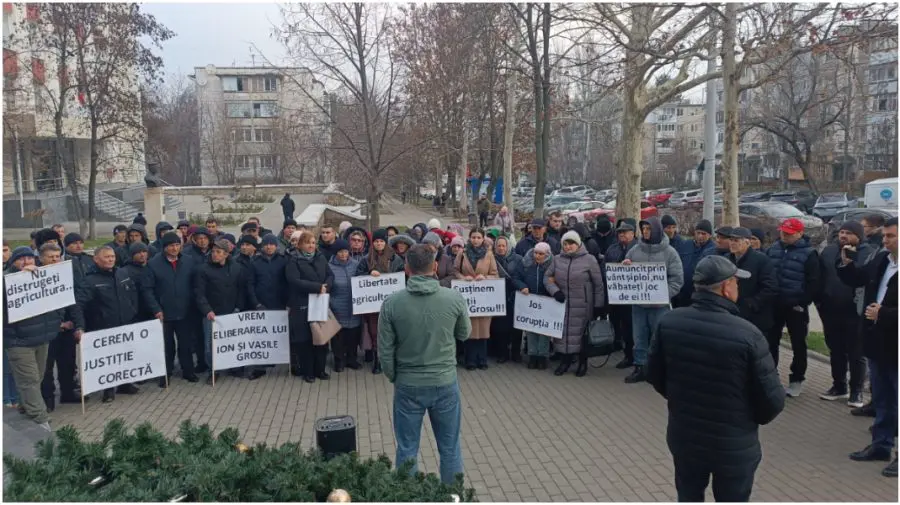 Protest la Curtea de Apel. Fermierii cer justiție corectă în dosarul fraților Grosu: „Nu distrugeți agricultura”
