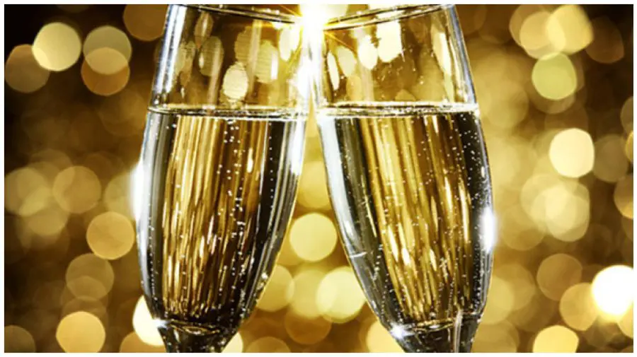 Recomandările ANSA de Revelion: alcool doar din magazine autorizate și consum moderat