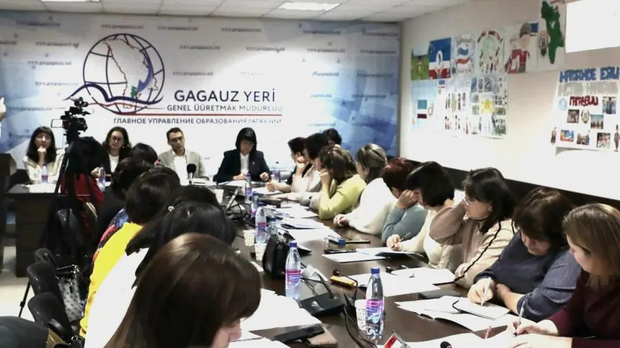 Profesorii din Găgăuzia cer mai multe manuale și materiale didactice în limba găgăuză