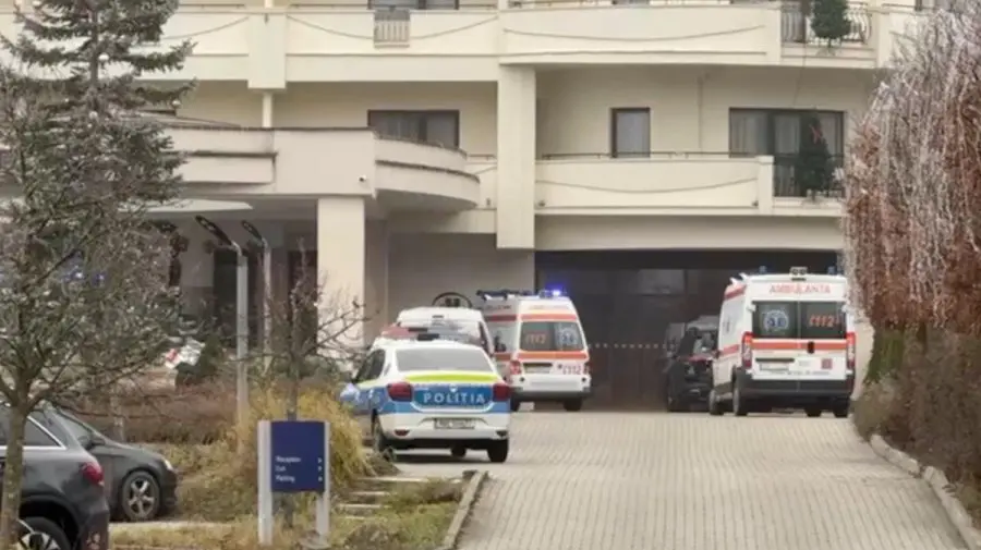 Plan roșu de intervenție la Sibiu: Tavanul unui hotel s-a prăbușit peste piscină. Sub dărâmături sunt oameni