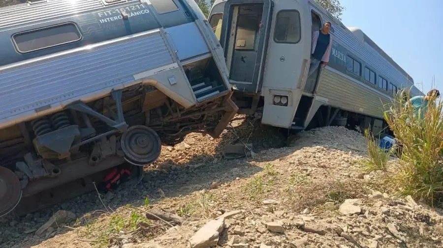 Tragedie în Mexic: Cel puțin 13 persoane și-au pierdut viața în urma deraierii unui tren