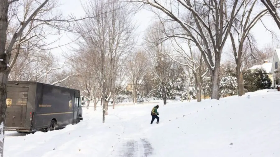 Viscol în SUA, peste 6.000 de zboruri anulate. Meteorologii avertizează asupra unui „ciclon-bombă”