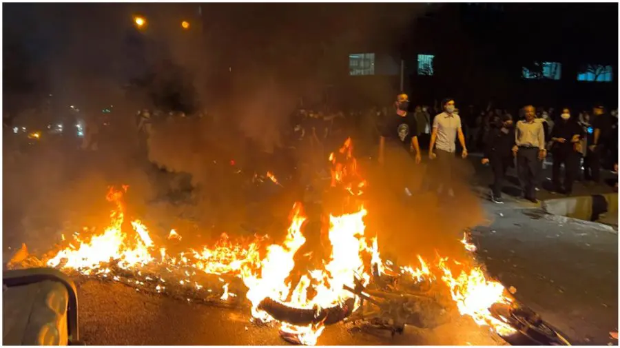 Peste 500 de morți în protestele din Iran. Trump vorbește despre negocieri, Teheranul avertizează SUA