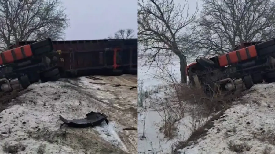 VIDEO Un camion de mare tonaj s-a răsturnat la Dubăsari. Șoferul ar fi în stare de șoc