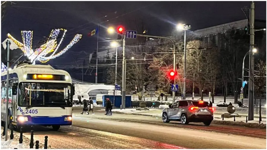 Primăria avertizează: ghețuș pe carosabil și trotuare după ploi și lapoviță