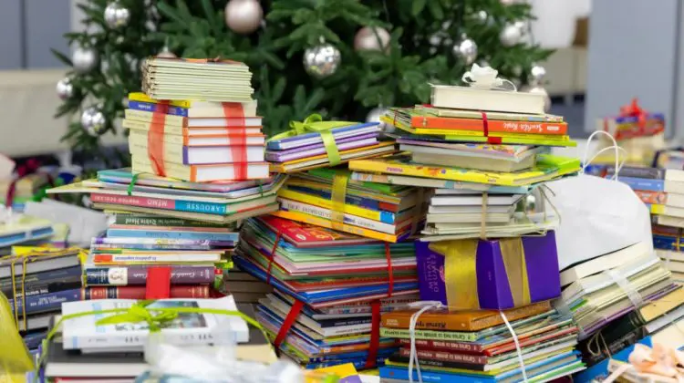 Campania „Biblioteca de sub brad”: Aproximativ 8.000 de cărți colectate vor ajunge în 85 de școli