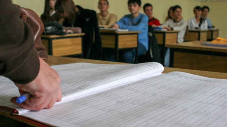 Catalogul pe hârtie va dispărea în Moldova? Din septembrie – cel electronic devine obligatoriu în toate școlile