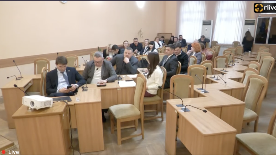 Consilierii municipali din Chișinău nu au ajuns să dezbată bugetul. PAS și PSRM au părăsit sala