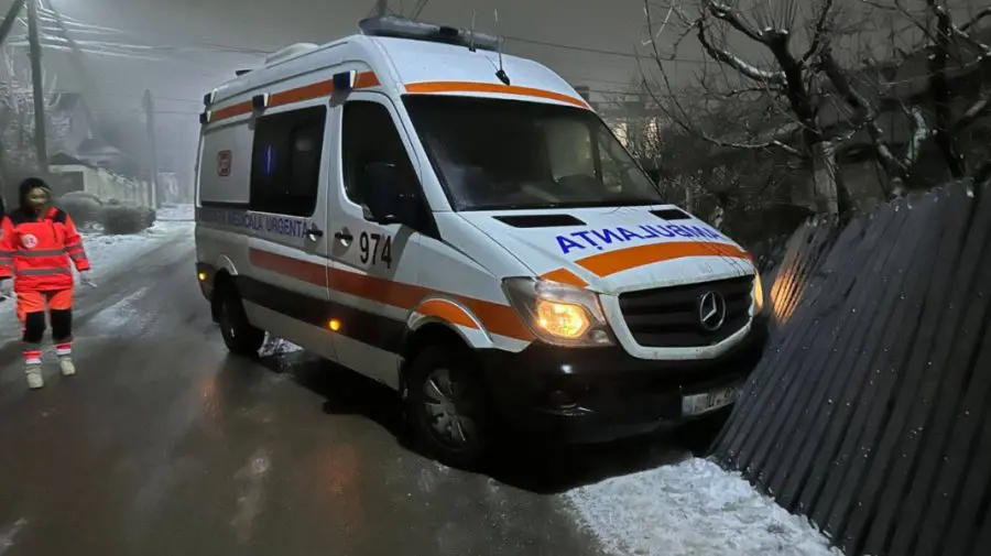 Ambulanțe și mașini blocate în toată țara din cauza ghețușului. IGSU chemat să ajute