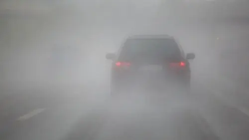 Maximă prudență! Meteorologii au emis cod galben de ceață densă în Republica Moldova