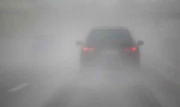 Maximă prudență! Meteorologii au emis cod galben de ceață densă în Republica Moldova