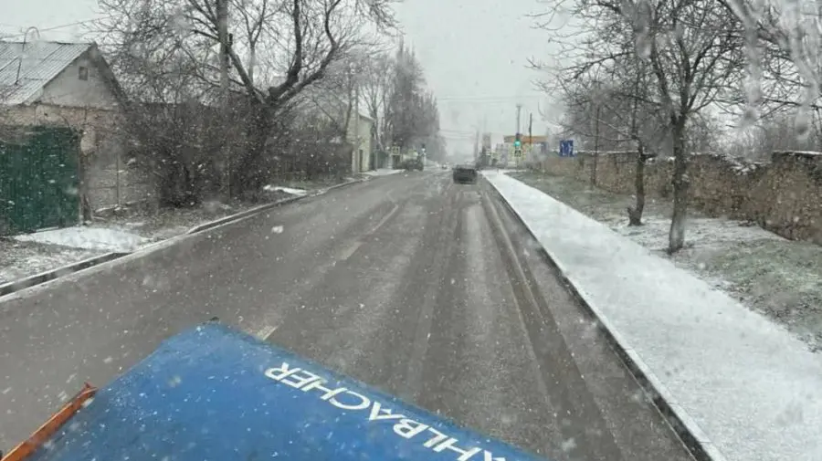 Ninge în toată țara, iar serviciile municipale sunt în teren