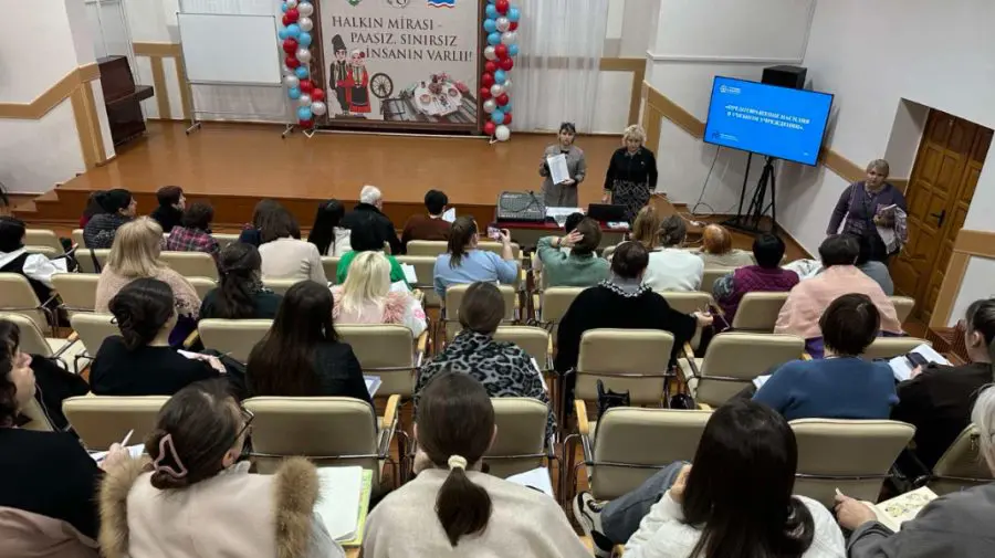 Profesorii, instruiți de Oficiul Avocatului Poporului cum să prevină violența în școli