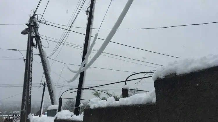 Fără energie electrică în 10 localități: 4210 consumatori afectați de ninsorile din ultimele ore