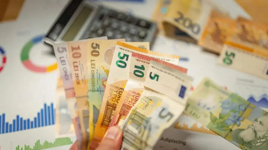 Curs valutar 14 ianuarie 2026: Cât valorează un euro și un dolar