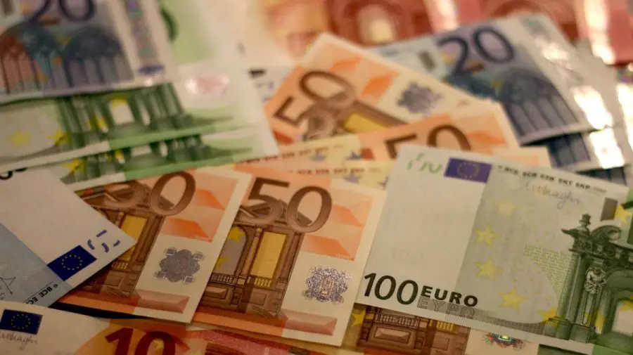 Curs valutar 23 ianuarie 2026: Cât valorează un euro și un dolar