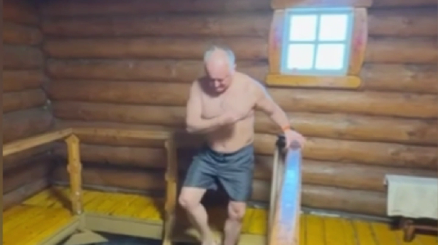 Igor Dodon s-a dus ”să se purifice” în Rusia: Baie de Boboteaza la Cercul Polar