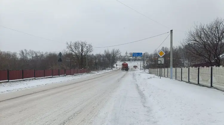 Peste 1.100 de tone de sare, împrăștiate pe drumurile naționale într-o singură zi