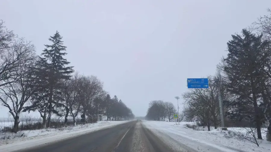 Nordul țării, cel mai afectat de ninsori: Drumarii acționează pe traseele naționale pentru siguranța circulației