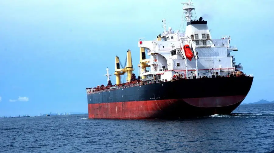 Un petrolier care ar face parte din „flota fantomă” a lui Putin a fost atacat cu drone în Marea Neagră