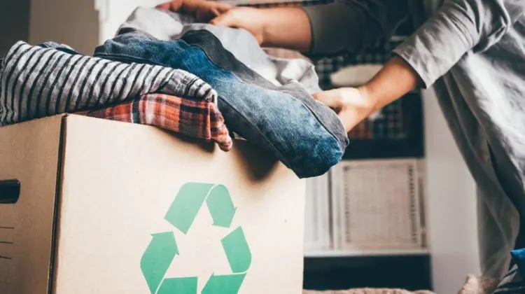Hainele vechi nu vor mai ajunge la gunoi: Din 2028 ar putea apărea centre de colectare a textilelor