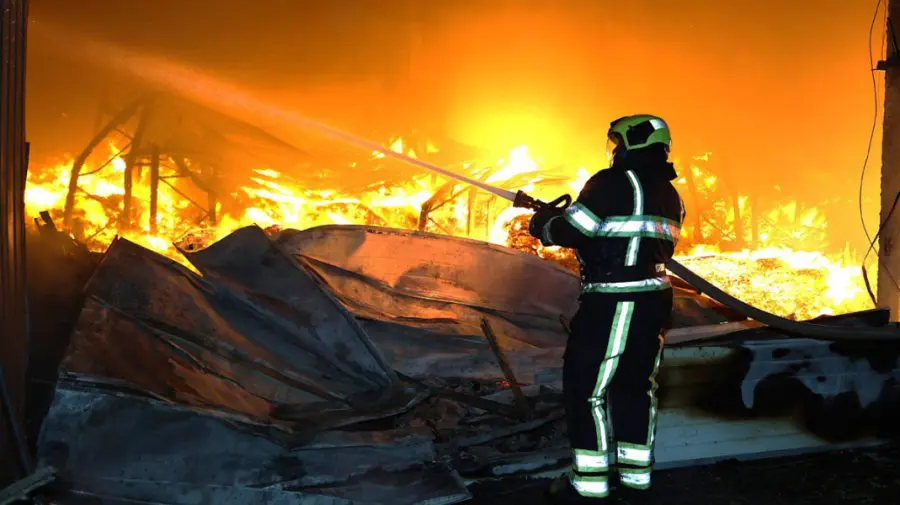 Incendiul de proporții de pe strada Mihai Viteazul din Chișinău nu a fost încă lichidat. Ce spune IGSU