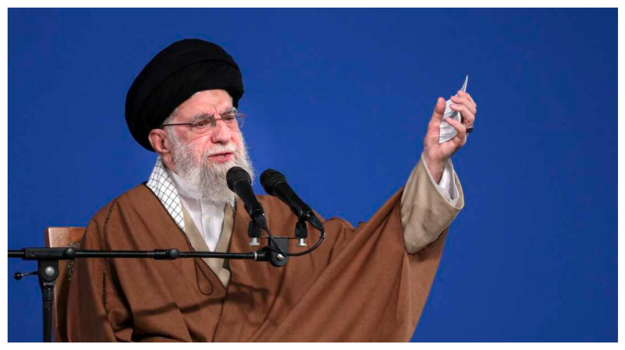 VIDEO Sediul Gărzilor Revoluționare din Iran atacat: Khamenei ar pregăti fuga la Moscova dacă protestele escaladează