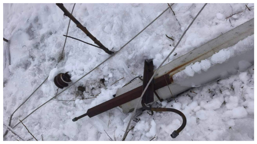 Mii de utilizatori afectați de întreruperi de energie, pe fondul vremii severe