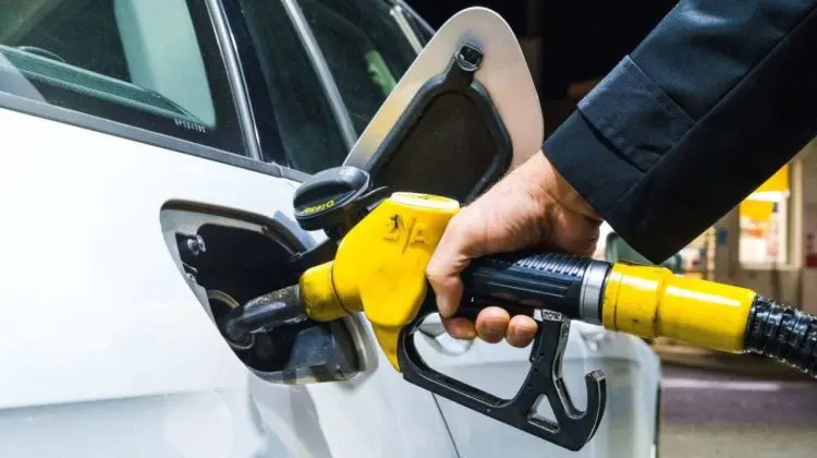 VIDEO Lacune în verificarea produselor petroliere: Motorina europeană ajunge direct la pompă