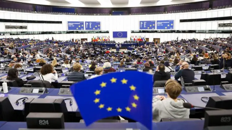 Parlamentul European a suspendat ratificarea acordului comercial cu SUA, ca răspuns la amenințările lui Trump