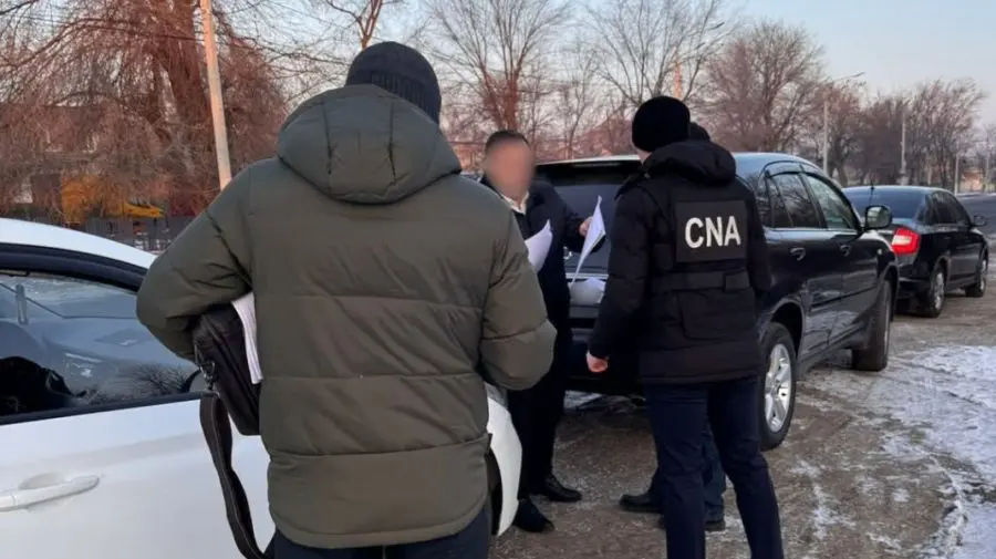 Cele două persoane, reținute pentru facilitarea promovării examenului auto, nu sunt angajați ASP