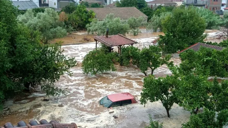 VIDEO Ploile torențiale fac ravagii în Grecia: Bilanț tragic, doi decedați