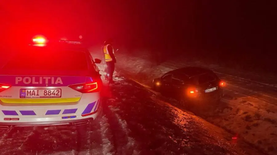 Haos pe drumurile din țară din cauza poleiului: Peste 150 de accidente și un mort în 24 de ore