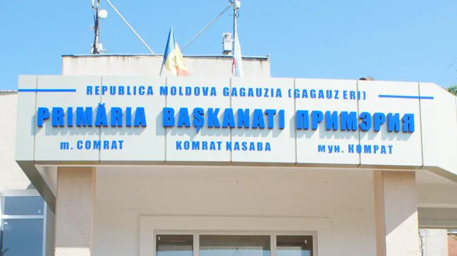 Viceprimarii din Comrat, bănuiți de CNA că ar fi facilitat agenți economici la licitații, continuă să fie în funcții