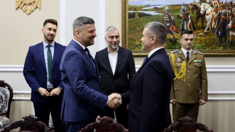 O delegație a României, în vizită la Ministerul Apărării din Chișinău. Despre ce a discutat cu ministrul Nosatîi