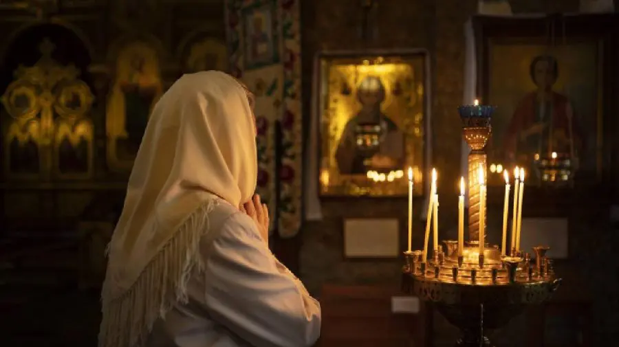 Creștinii ortodocși de stil vechi sărbătoresc ajunul Sfântului Vasile. Tradiții și obiceiuri respectate în această zi