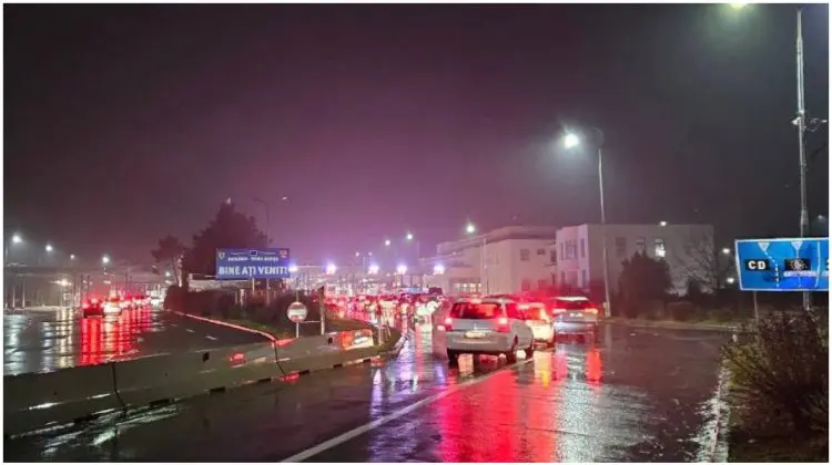 Trafic intens la frontieră, la Sculeni și Leușeni: Vameșii recomandă traversarea prin Leova, Costești sau Cahul