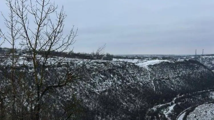 Tragedie în raionul Rezina. O minoră a murit după ce a alunecat și a căzut într-o zonă stâncoasă