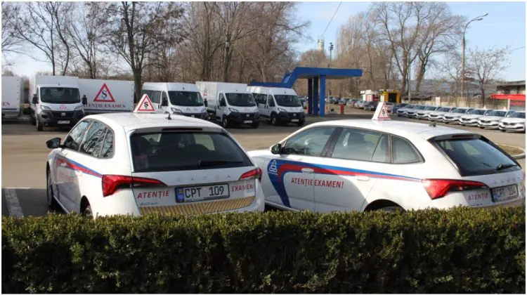Reguli mai stricte la obținerea carnetului auto. Șoferii începători vor avea un permis provizoriu pentru cel mult doi ani
