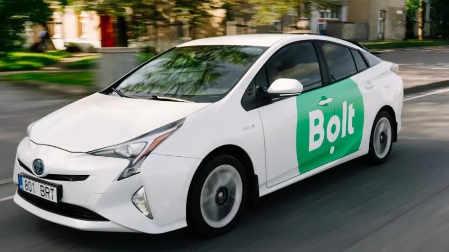 Acuzații de corupție sistemică în divizia Bolt din Azerbaidjan. Zeci de șoferi reclamă blocări și „taxe” neoficiale